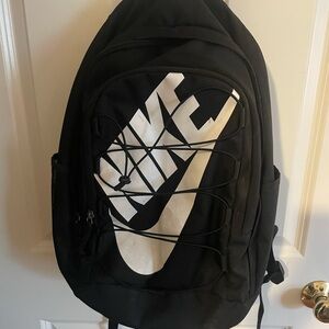 Nike Hayward unisex black w white backpack